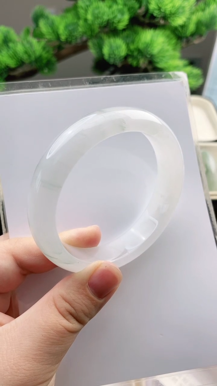 【闪购商品】石英质玉手镯未镶嵌59