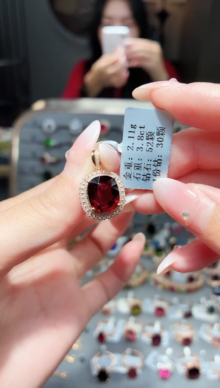 颈饰18K金镶嵌碧玺3.8ct