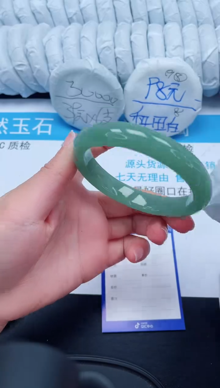 【闪购商品】石英质玉手镯未镶嵌181-62.4