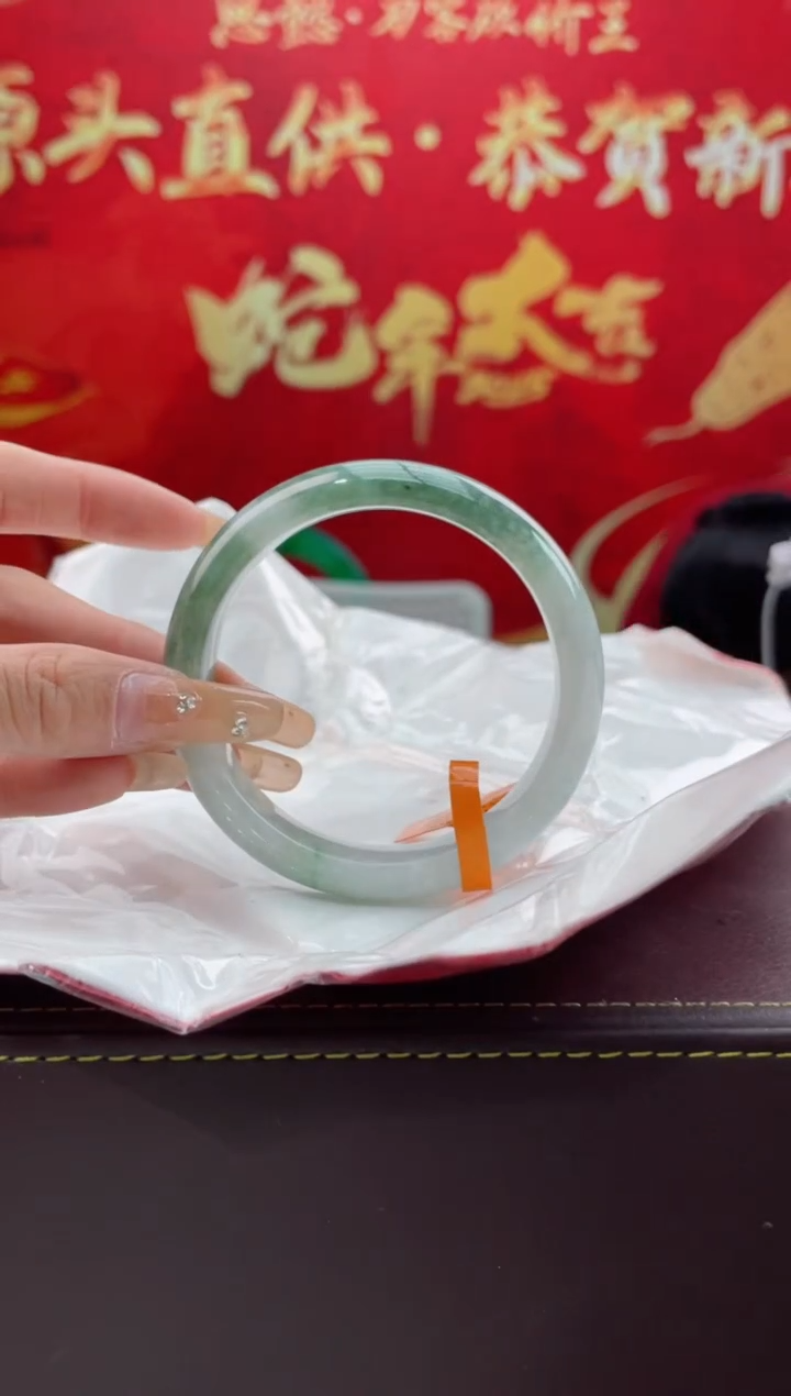 【闪购商品】翡翠手镯未镶嵌6翡翠手镯（微瑕）