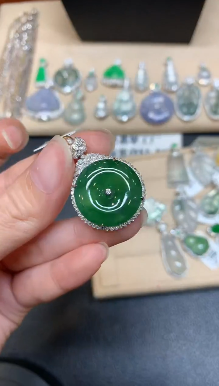 【闪购商品】翡翠颈饰18K金镶嵌【无服务费