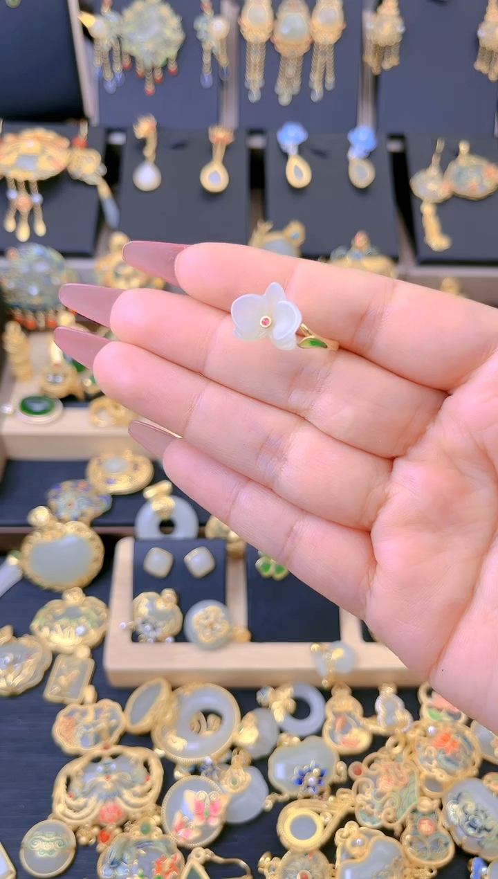 【闪购商品】和田玉戒指银S925镀金镶嵌小花花戒指