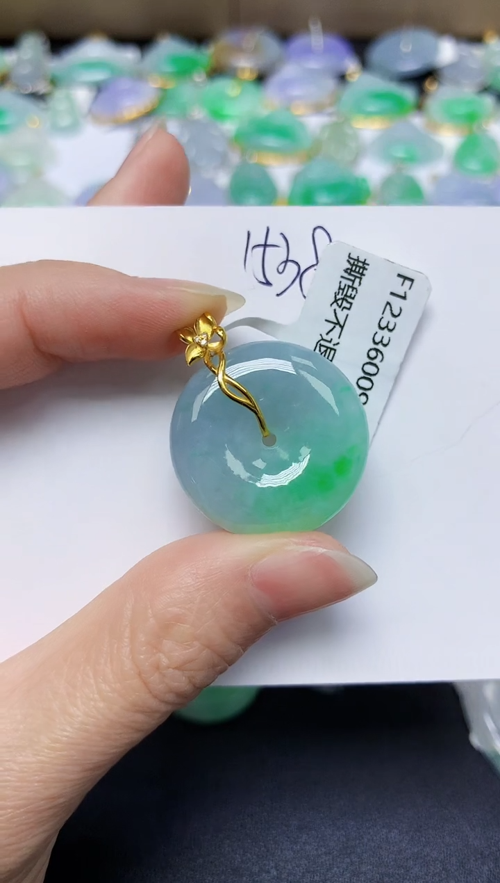 翡翠18K金镶嵌颈饰 天然缅甸翡翠A货