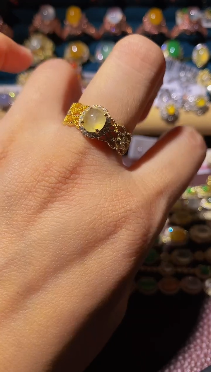 翡翠戒指未镶嵌..............