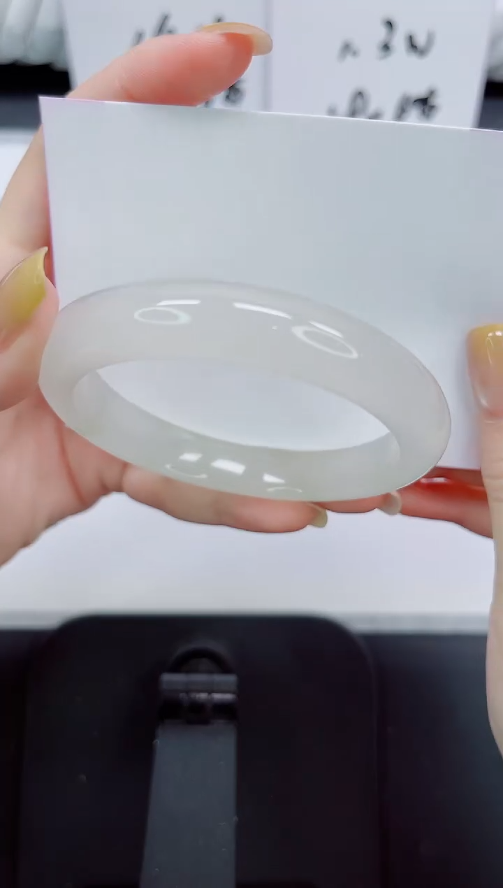 石英质玉手镯未镶嵌90