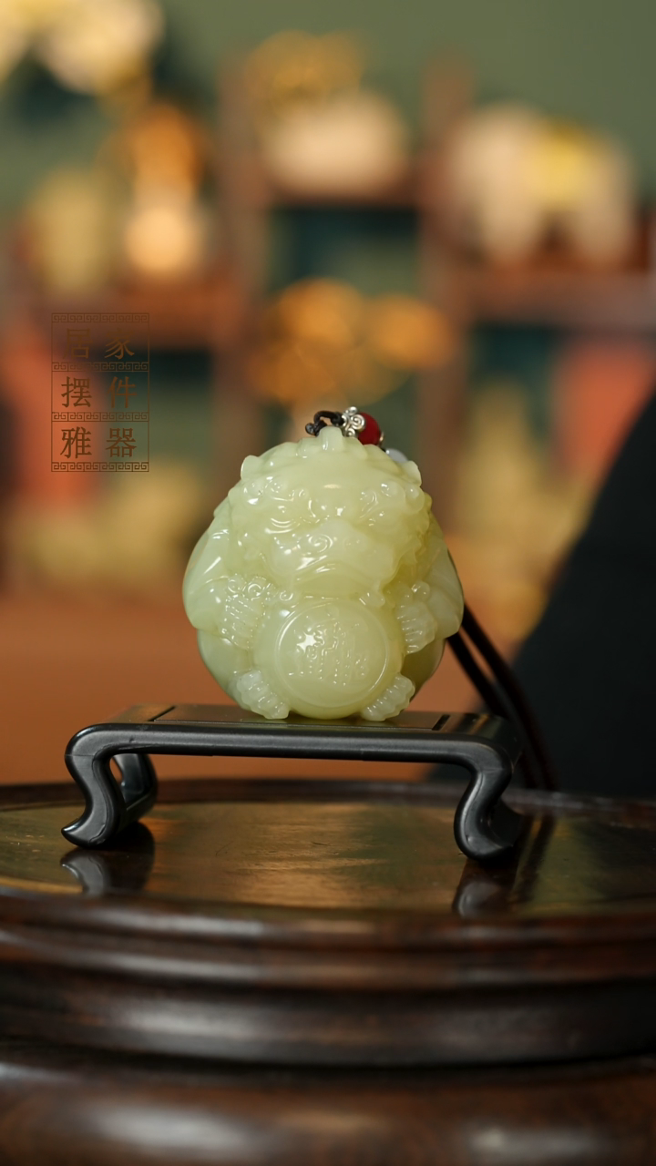 玉《貔貅抱球》摆件
