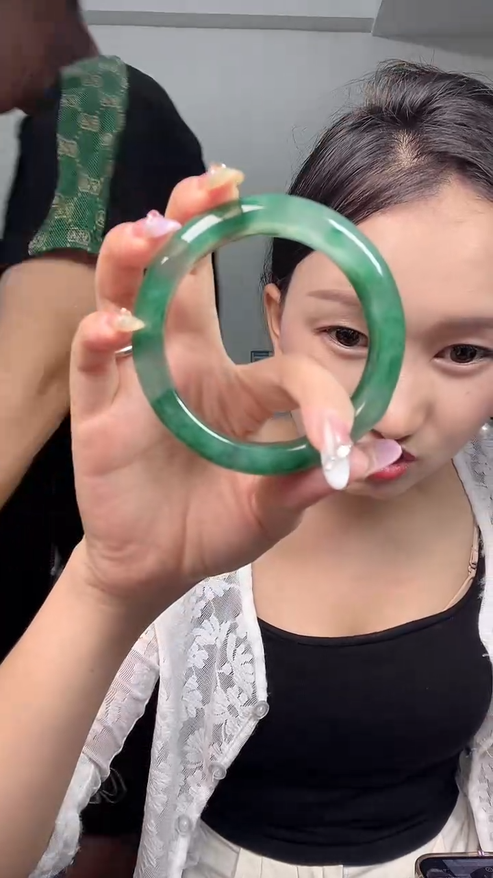 石英质玉手镯未镶嵌2370非洲翠手镯多样性发一条