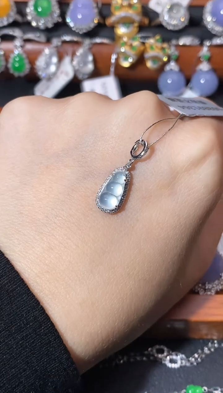 【闪购商品】翡翠颈饰18K金镶嵌吊坠