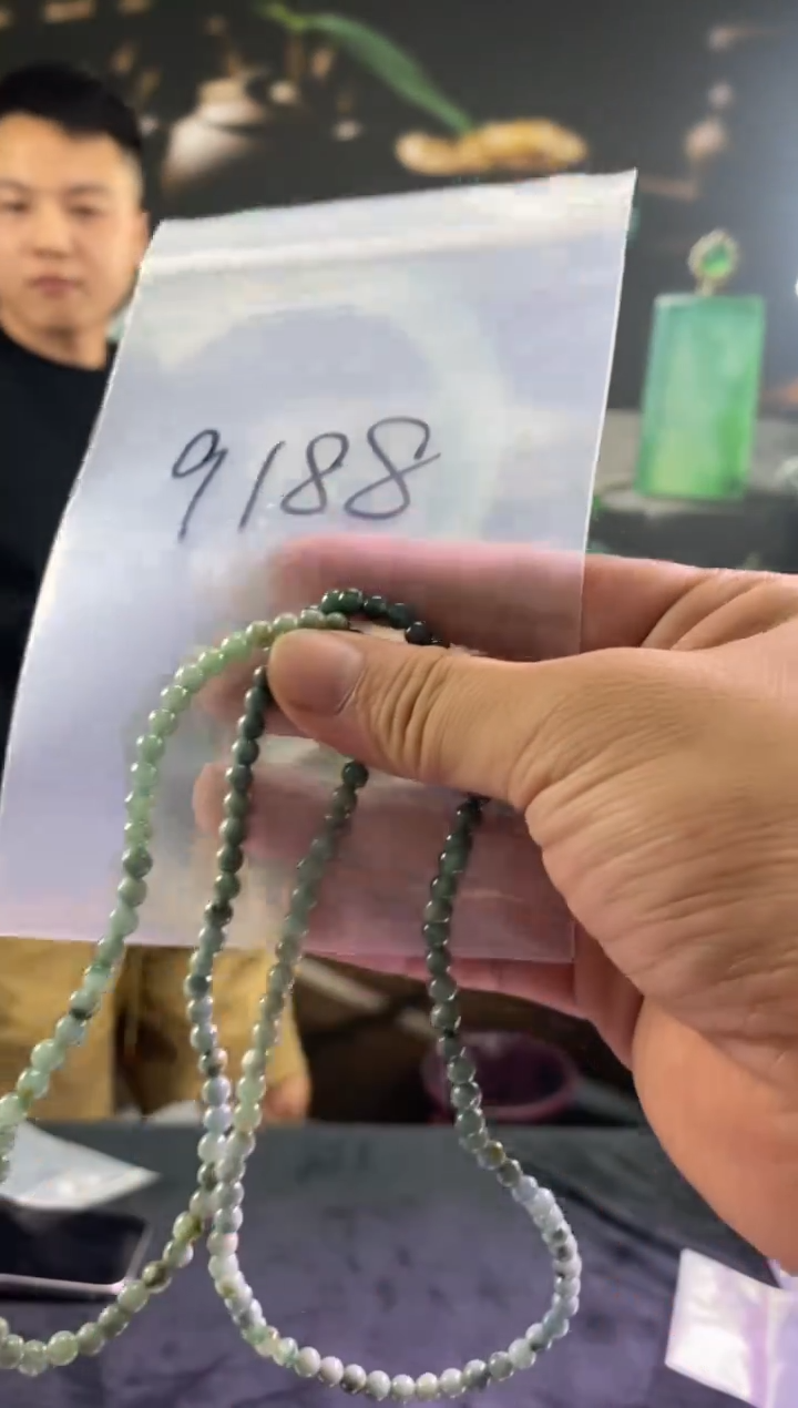 翡翠未镶嵌颈饰（天然A货翡翠没有百分百完美的）9188