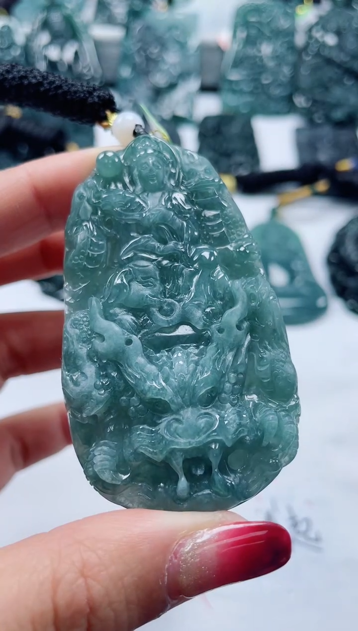 【闪购商品】翡翠颈饰未镶嵌           