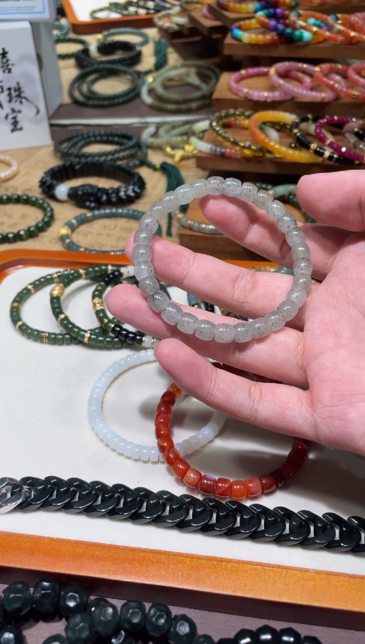 未镶嵌手串和田玉小**。7mm直切点墨青花冰乌鸡和田玉手串