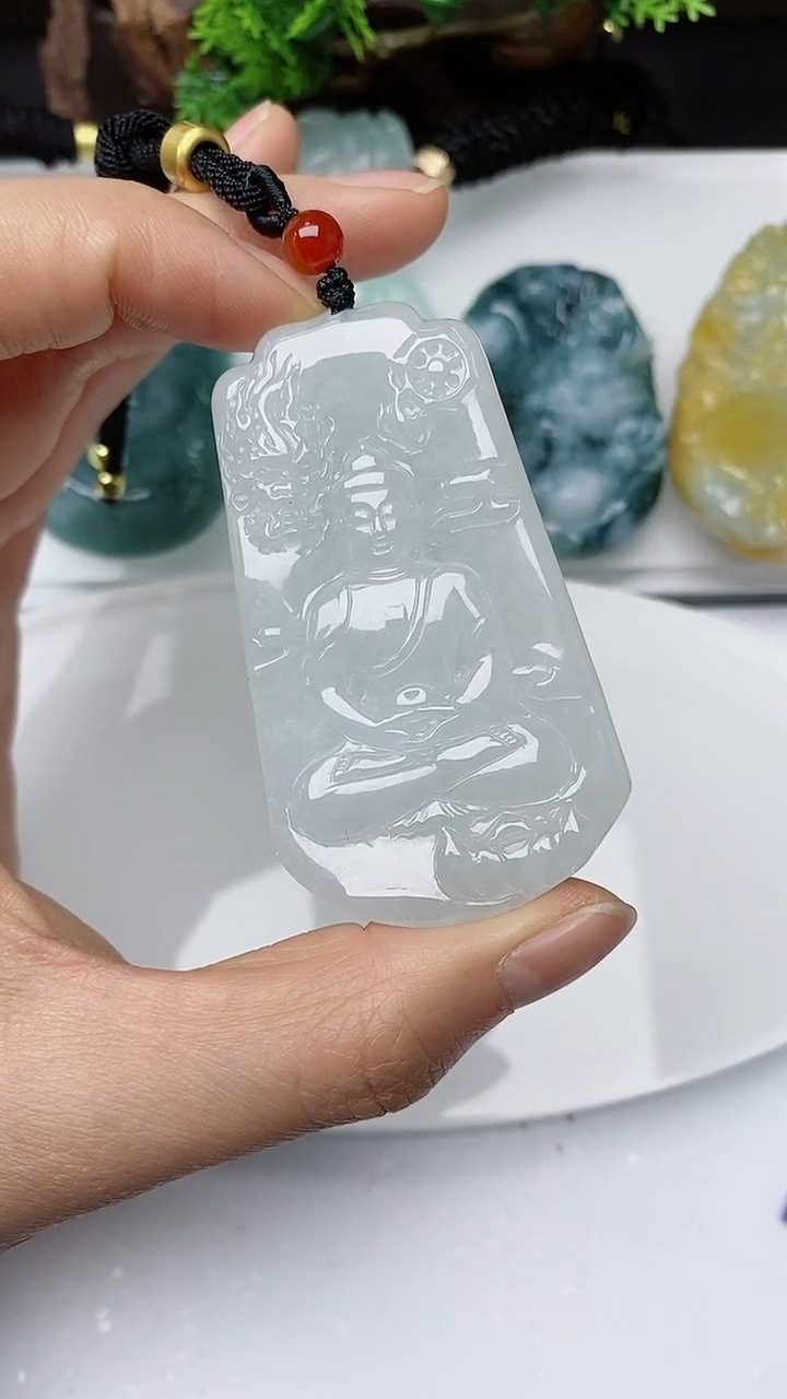 【闪购商品】翡翠颈饰未镶嵌        