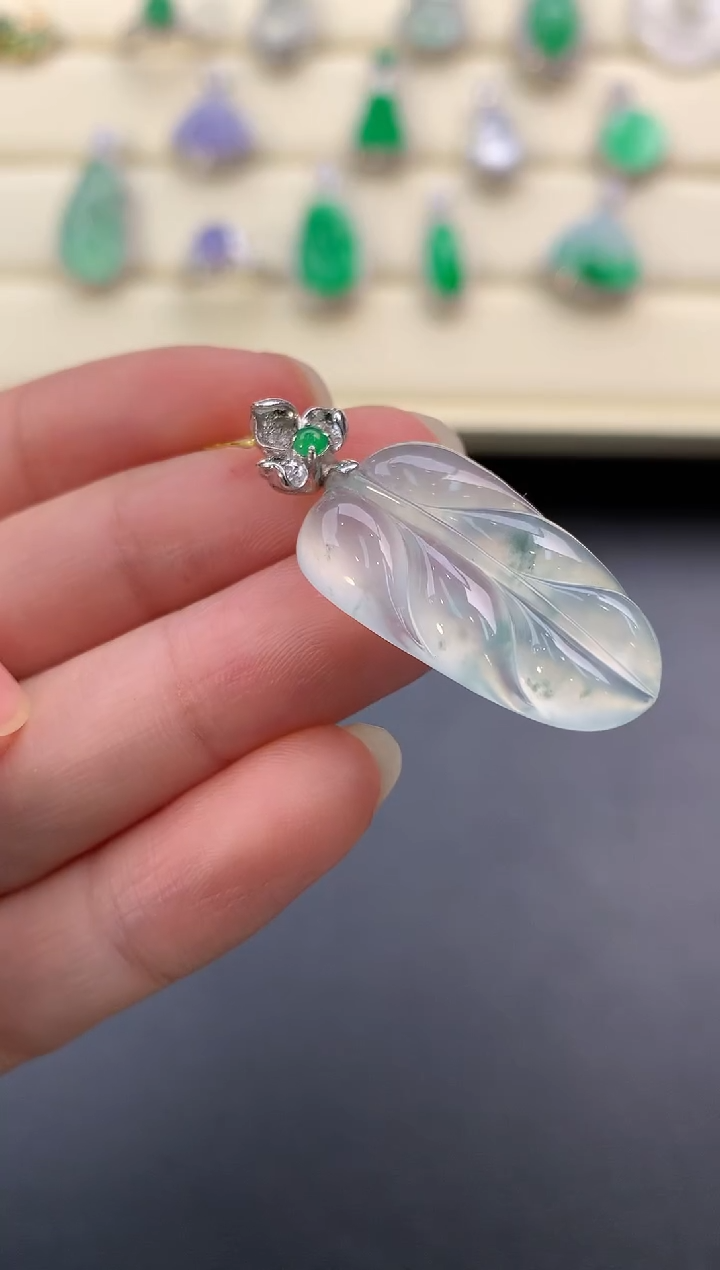 【闪购商品】翡翠颈饰18K金镶嵌D651