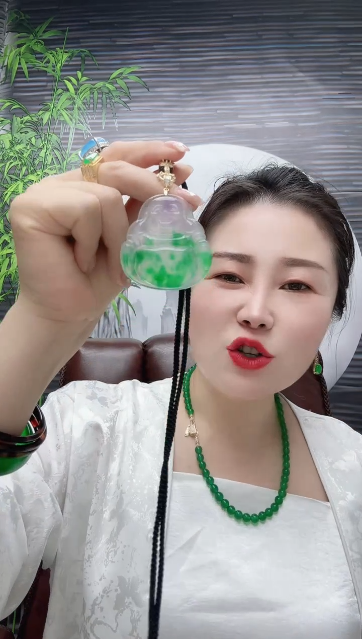 无非金属高货冰种飘绿佛公