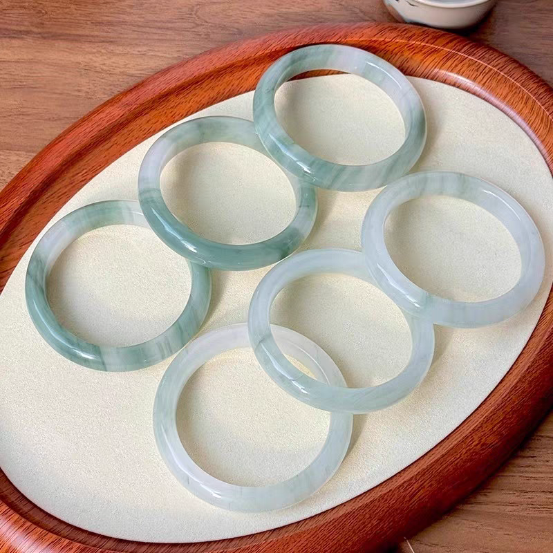 精品高冰飘花天山翠玉镯