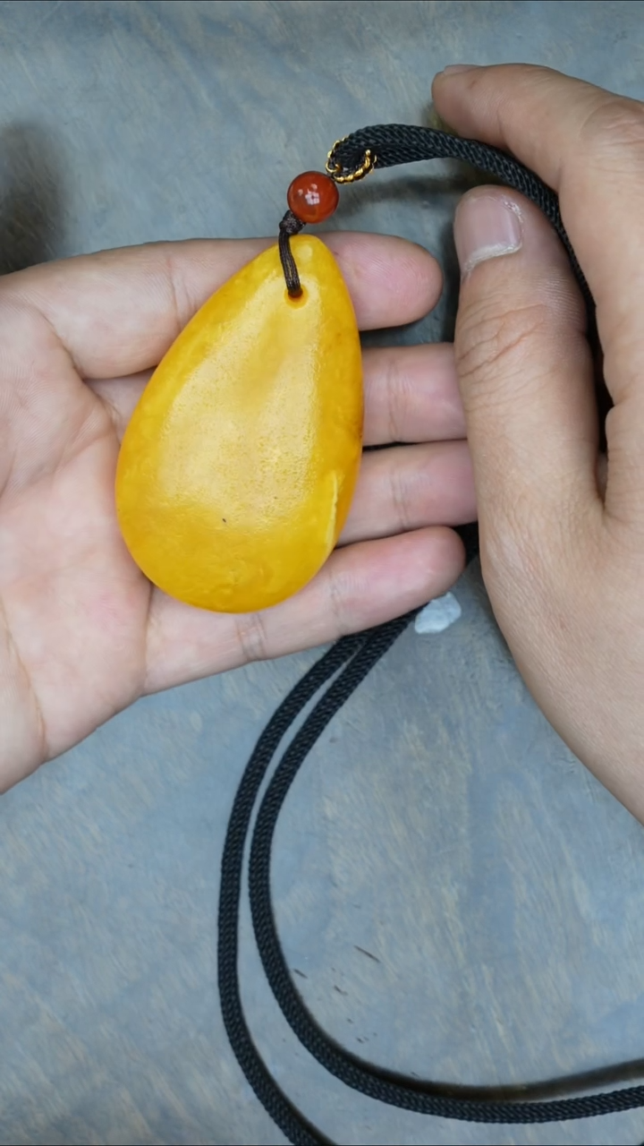 【闪购商品】琥珀裸石未镶嵌老蜡水滴吊坠