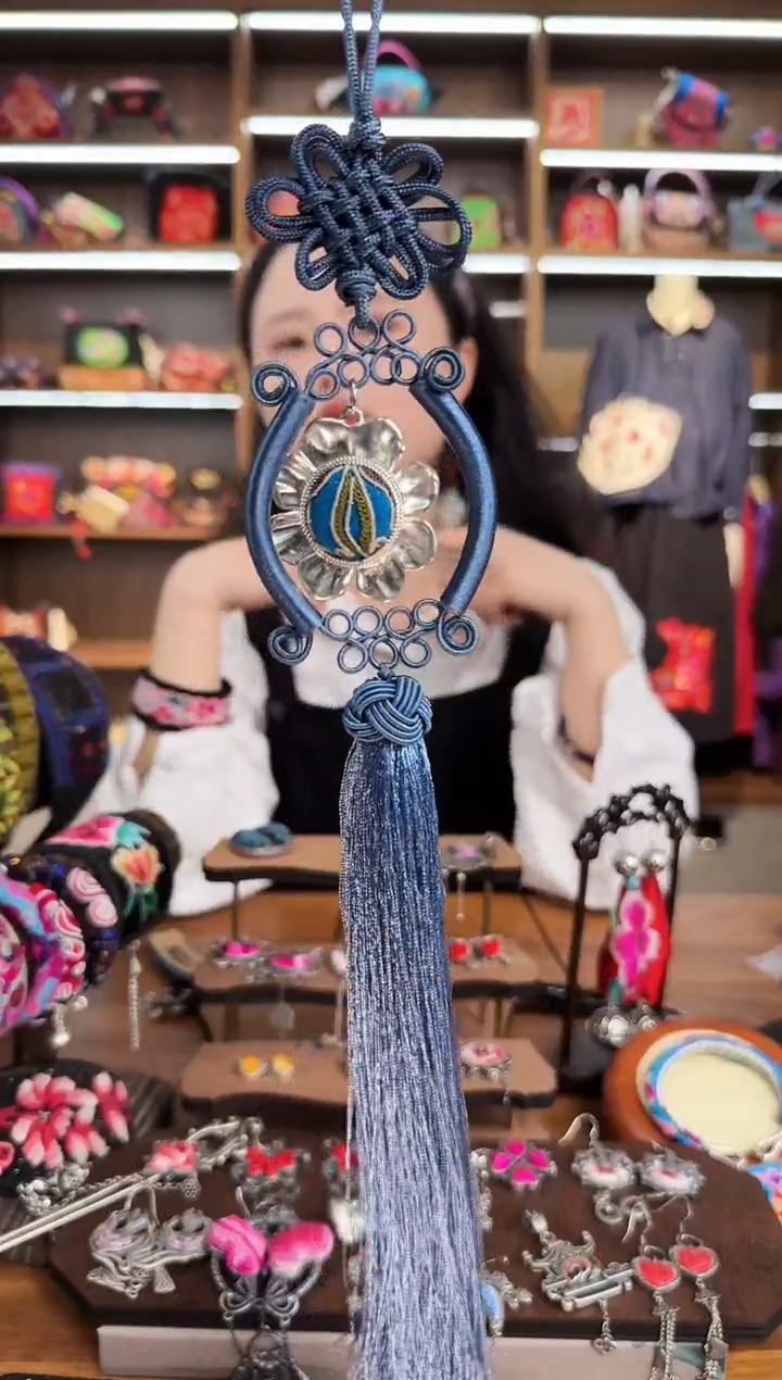 【闪购商品】织绣67蒙阿苏苗绣传承