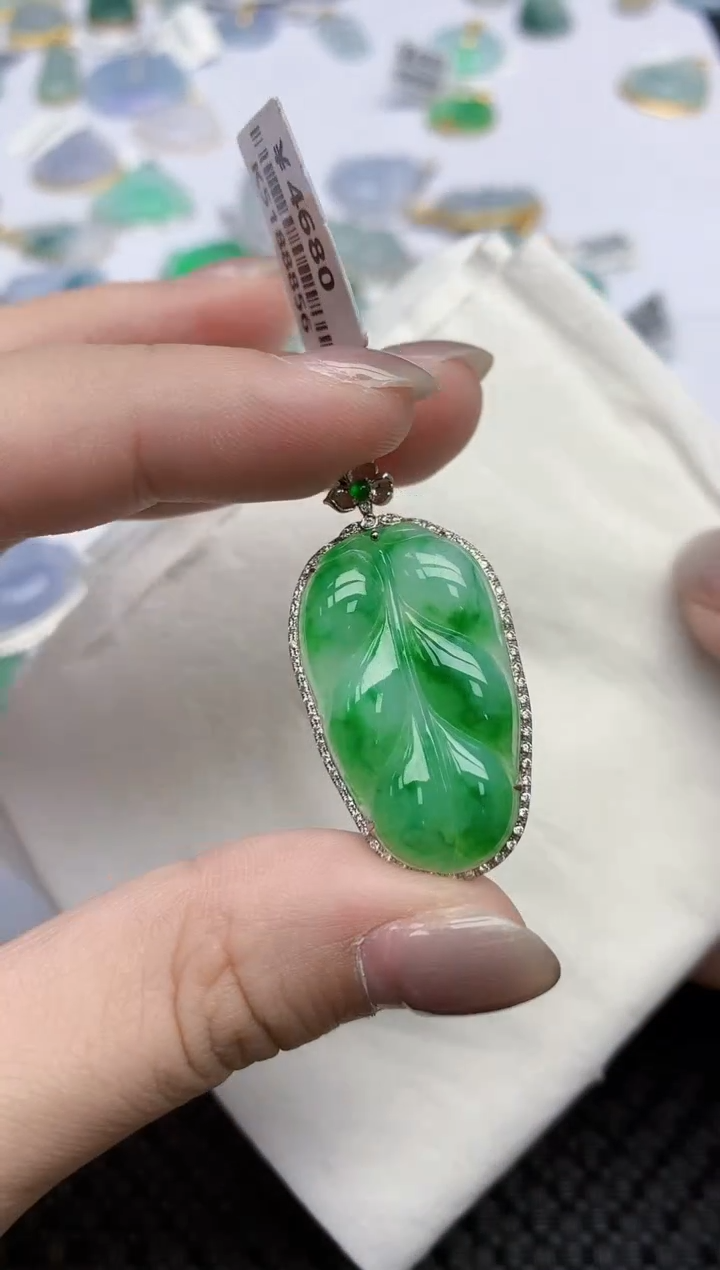 【闪购商品】翡翠颈饰18K金镶嵌天然翡翠A货