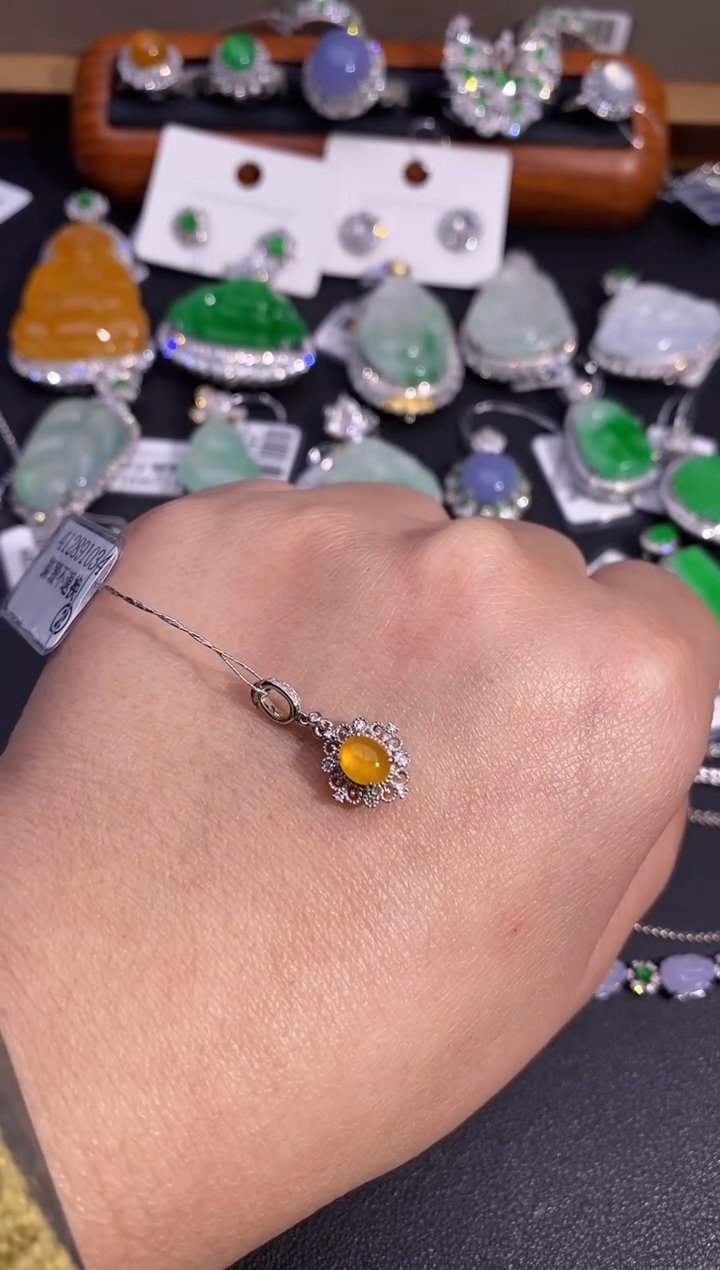 【闪购商品】翡翠颈饰18K金镶嵌吊坠