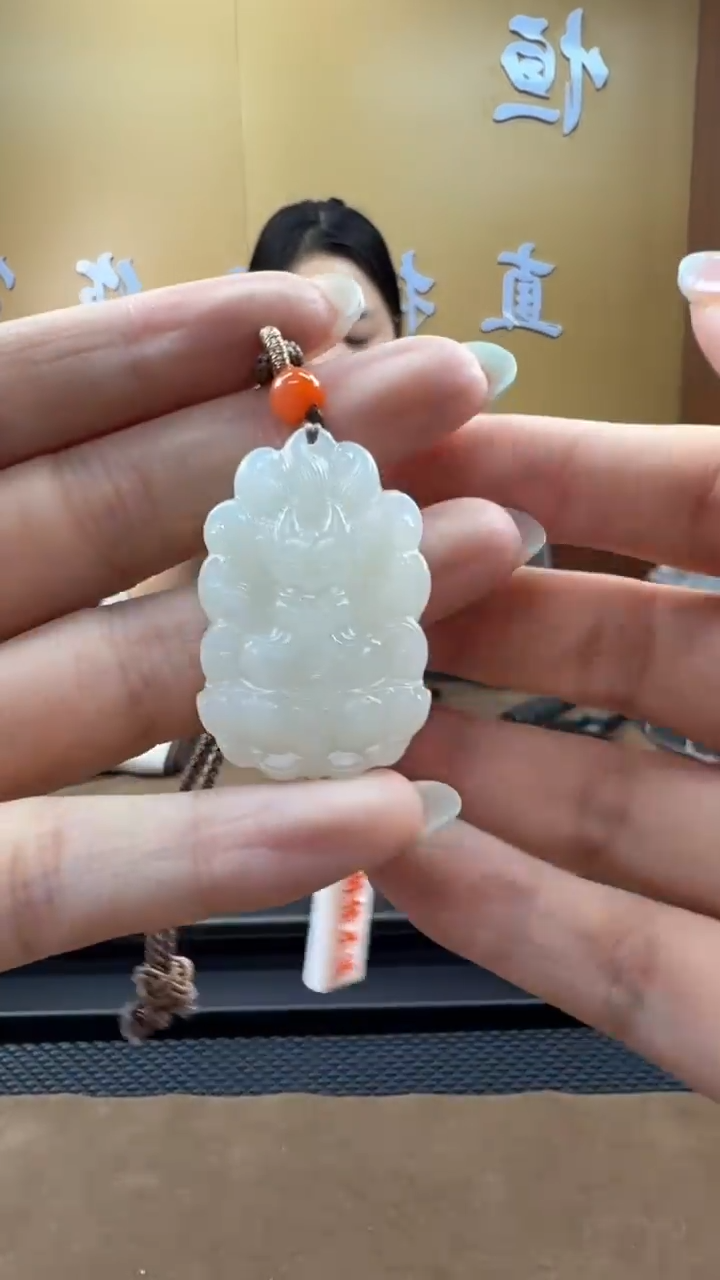 颈饰未镶嵌和田玉挂件