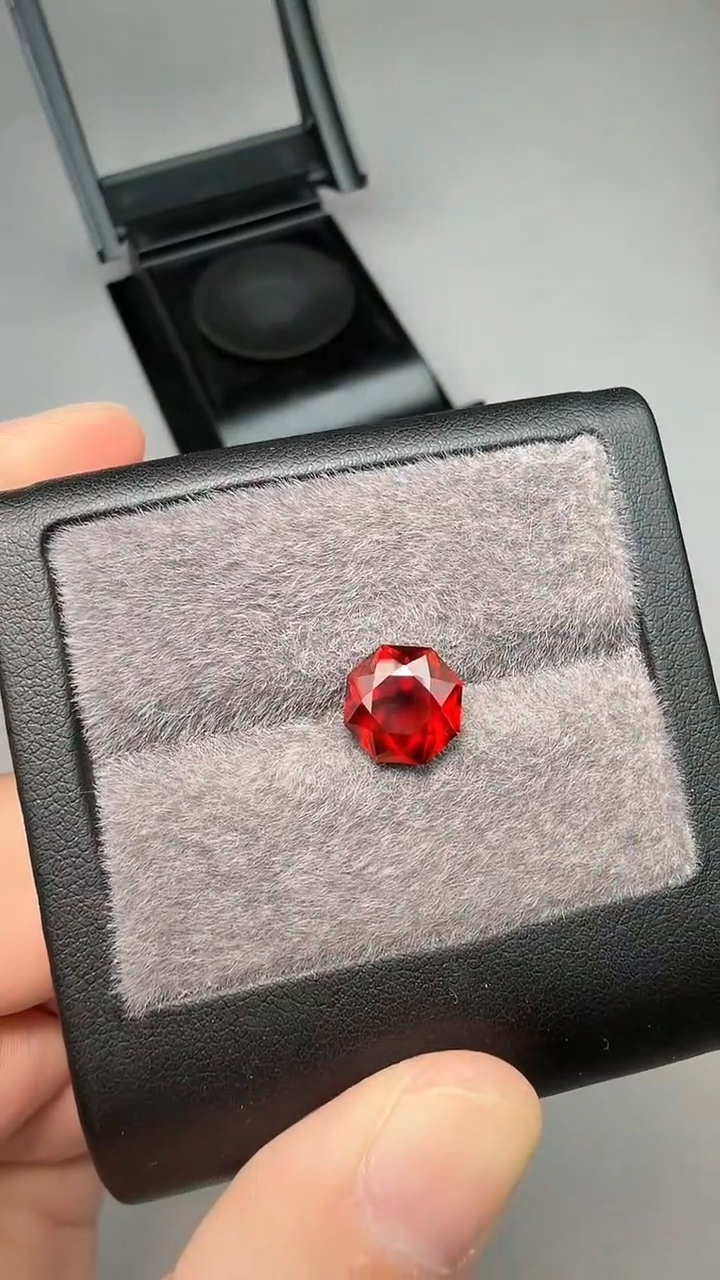 【闪购商品】石榴石黑松石榴石未镶嵌3.7ct-A873-1p 