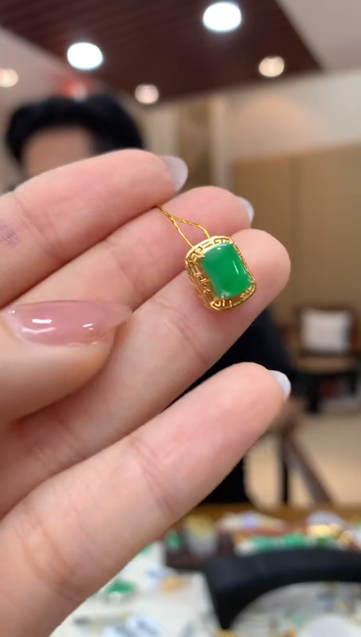 吊坠(不含链)18K金镶嵌翡翠马鞍