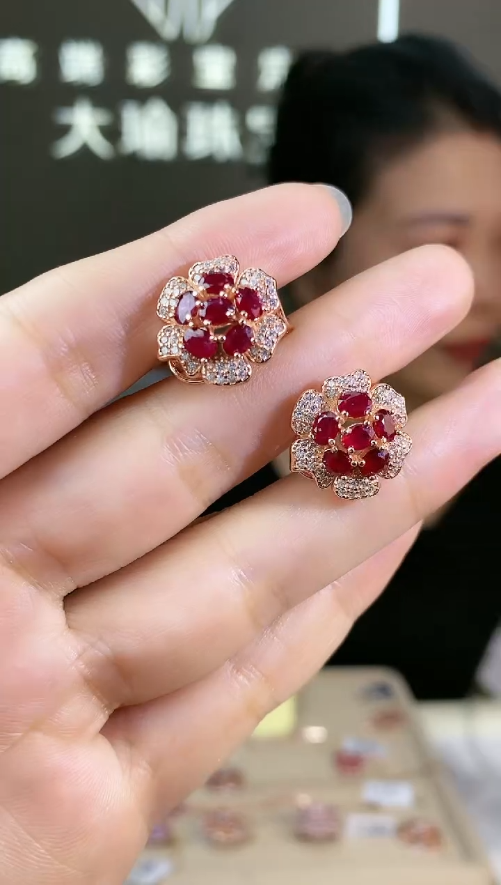 【闪购商品】红宝石耳饰银S925镶嵌耳饰
