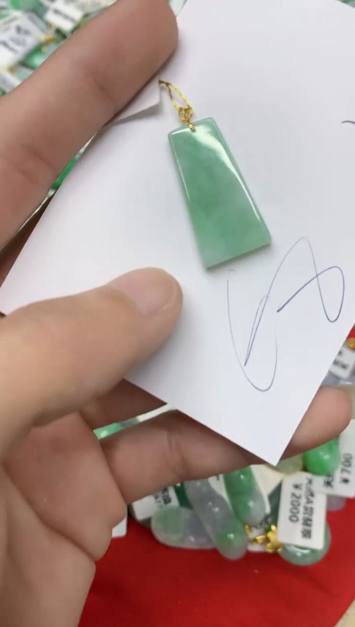 翡翠18K金镶嵌颈饰翡翠