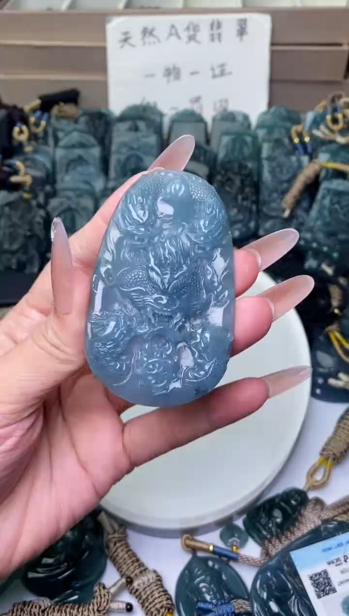 颈饰未镶嵌翡翠          