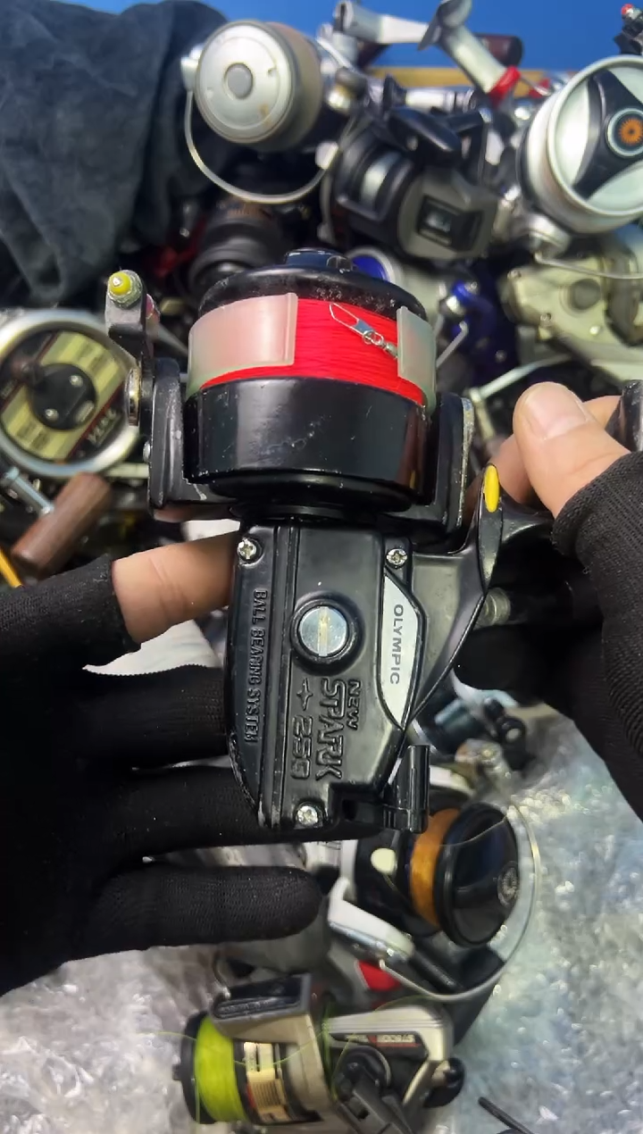 江***?微瑕钓鱼轮，直播间讲解为准，看清楚再拍，如有拆卸不退换