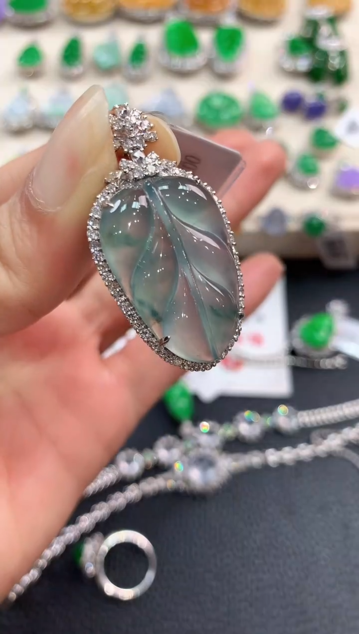 【闪购商品】翡翠吊坠(不含链)18K金镶嵌m82不退换