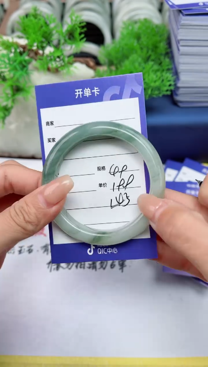 【闪购商品】石英质玉手镯未镶嵌143