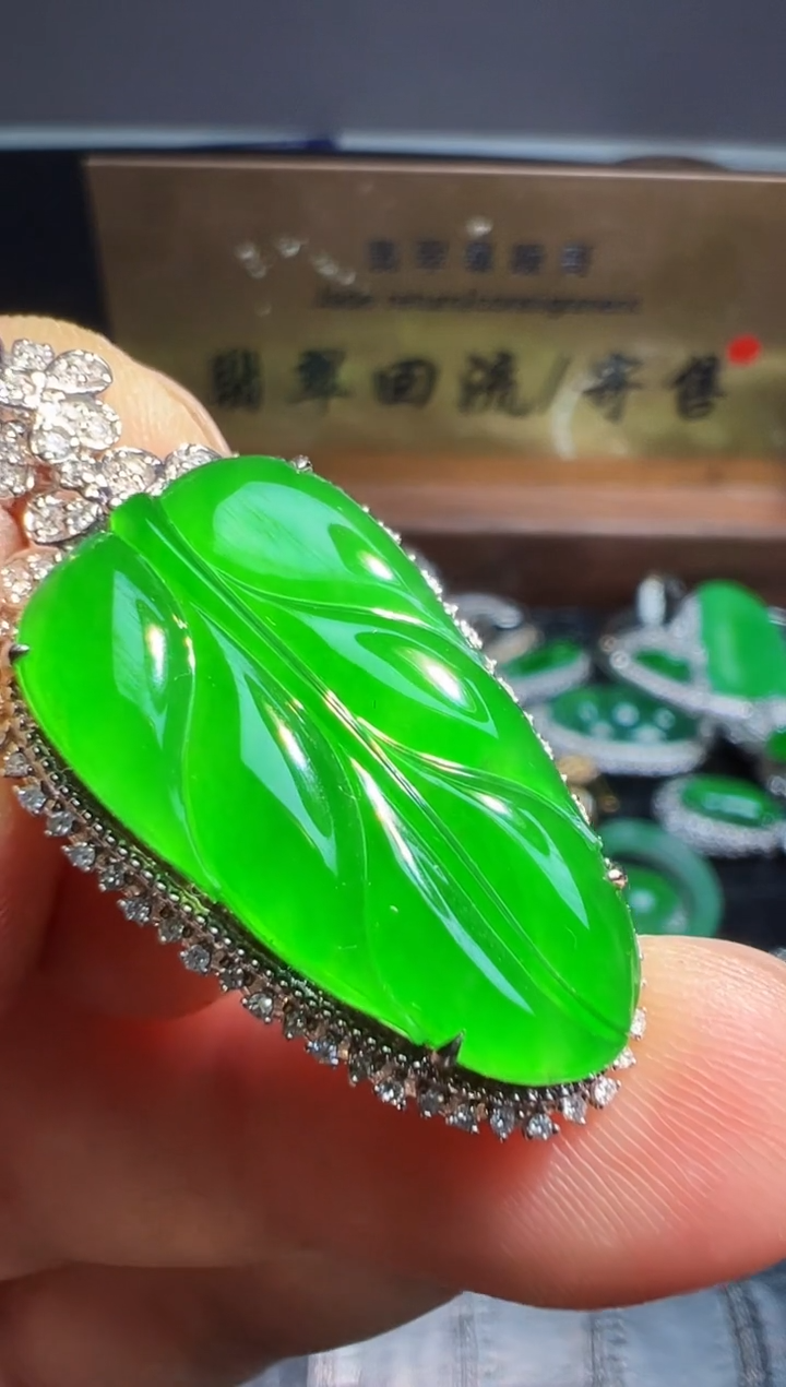 【闪购商品】翡翠颈饰18K金镶嵌翡翠回流