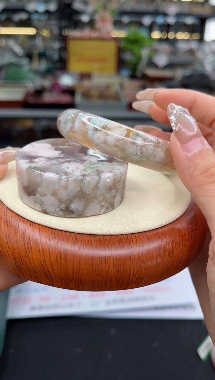 【闪购商品】石英质玉手镯未镶嵌55圈口（赠品镯心）s9240112