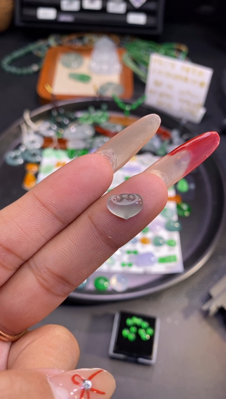 【闪购商品】翡翠挂件未镶嵌如意