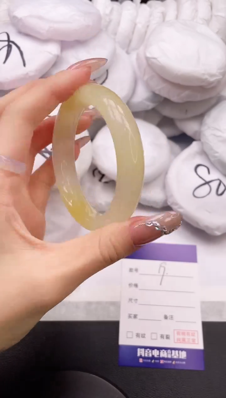 【闪购商品】石英质玉手镯未镶嵌22L19-54