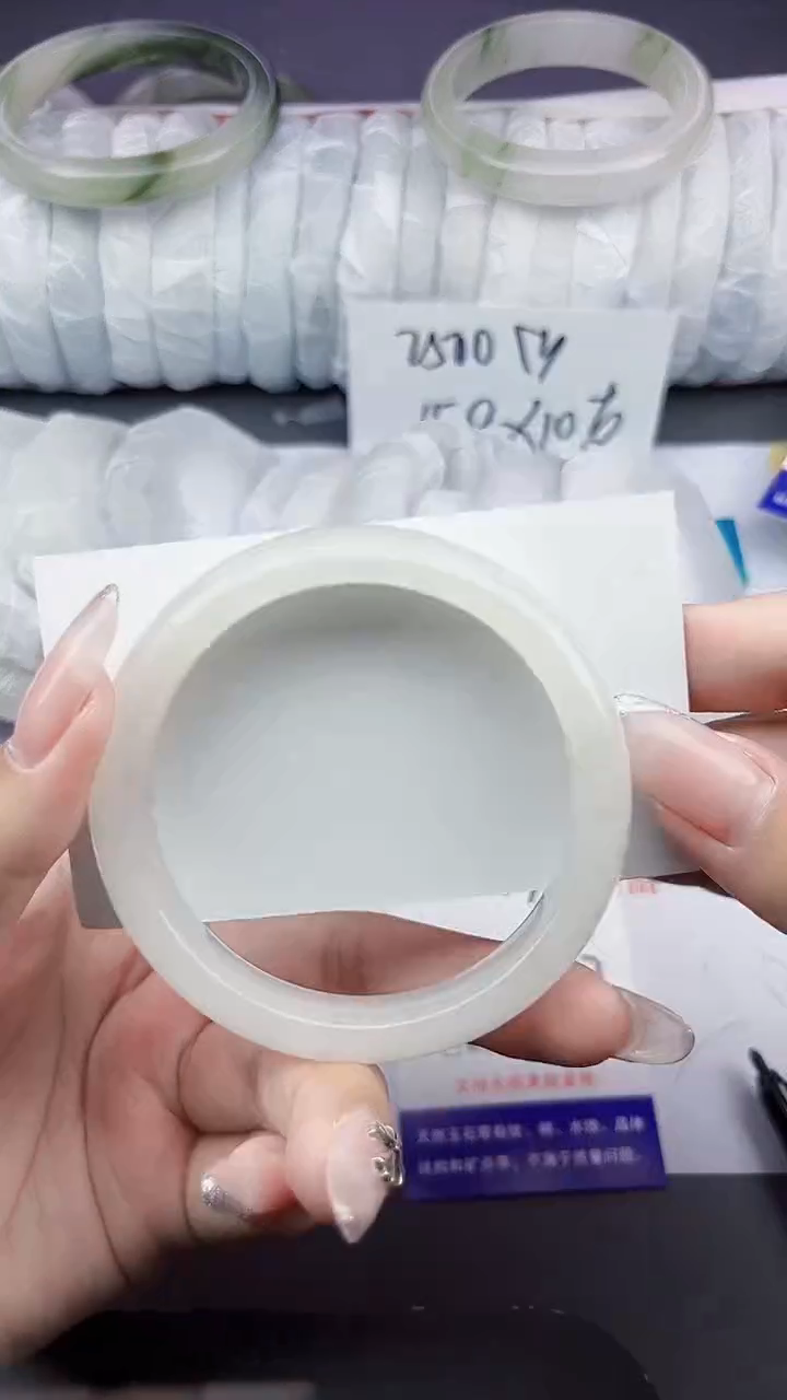 石英质玉手镯未镶嵌133-56/57