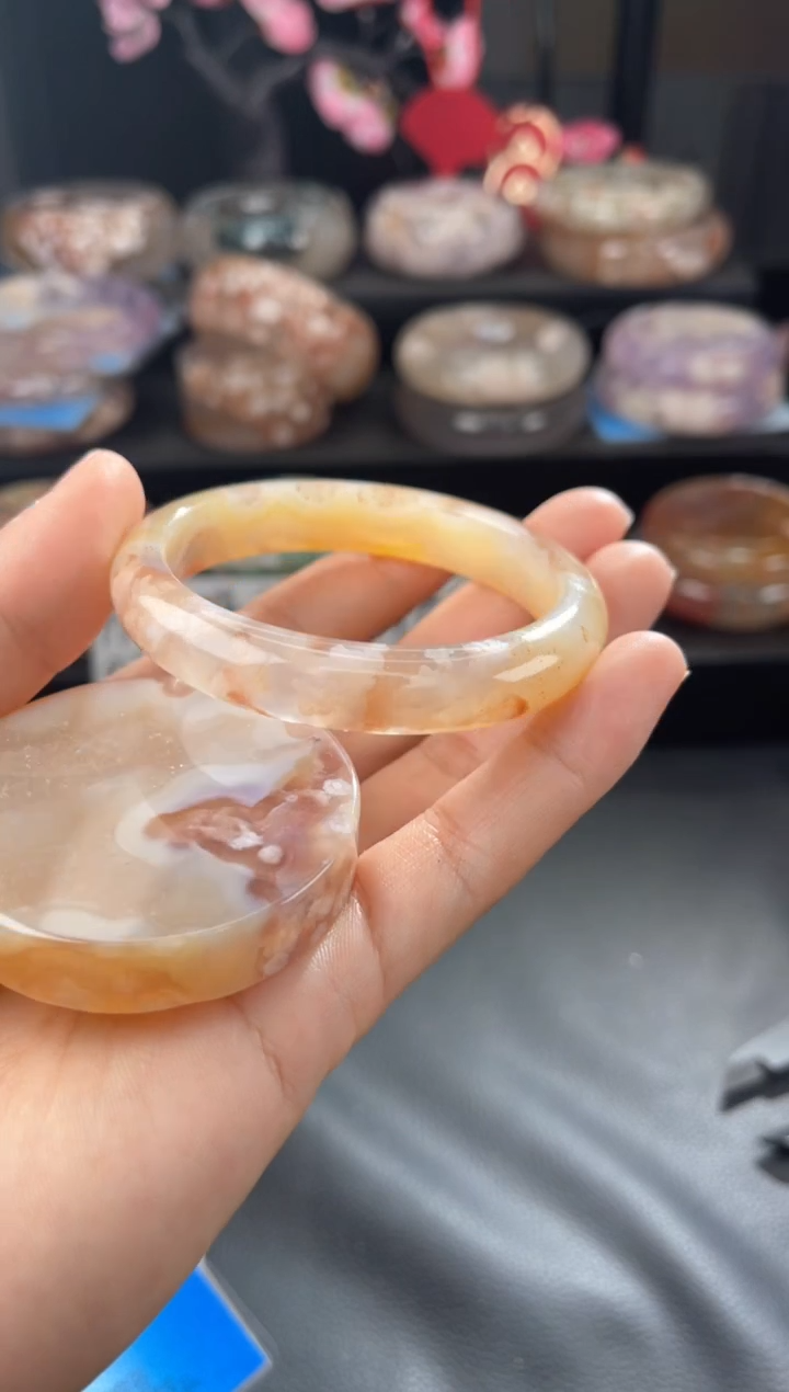 【闪购商品】石英质玉手镯未镶嵌54