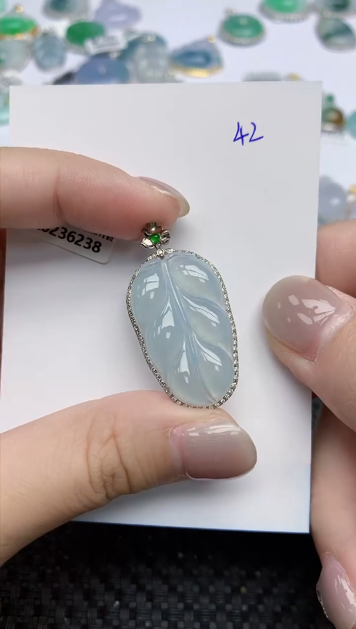 【闪购商品】翡翠颈饰18K金镶嵌天然翡翠A货