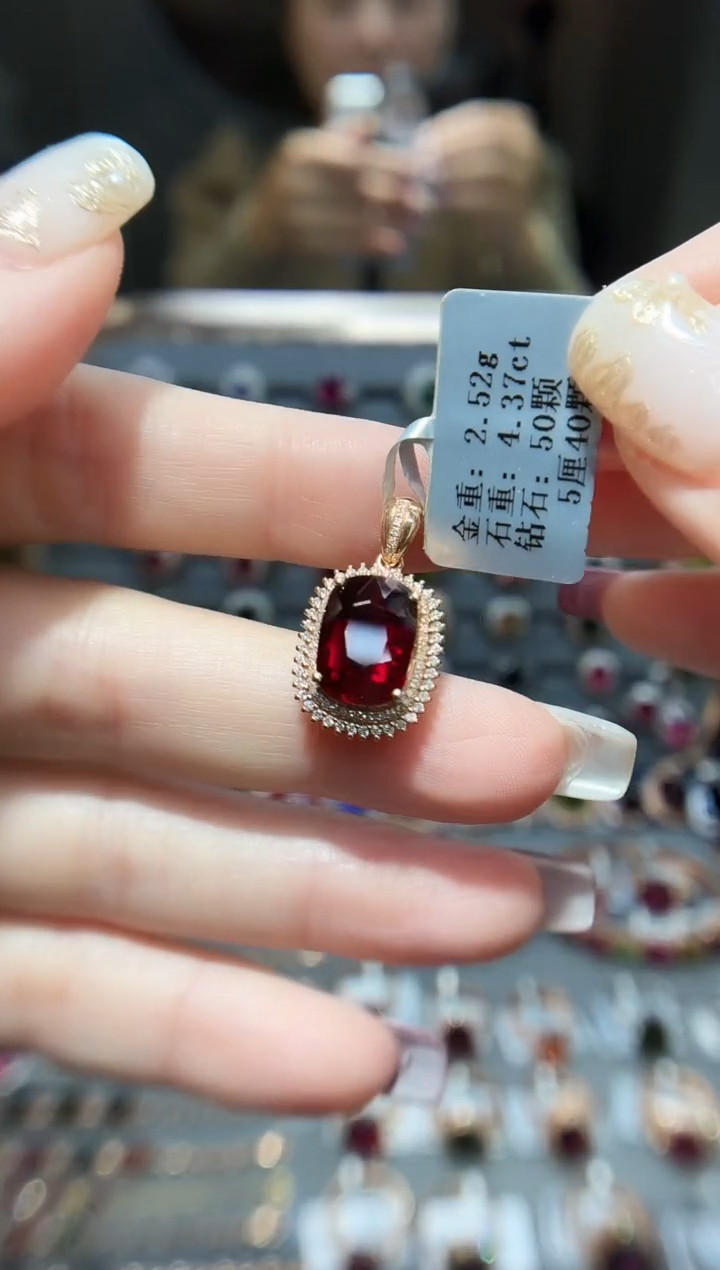 颈饰18K金镶嵌碧玺4.37.