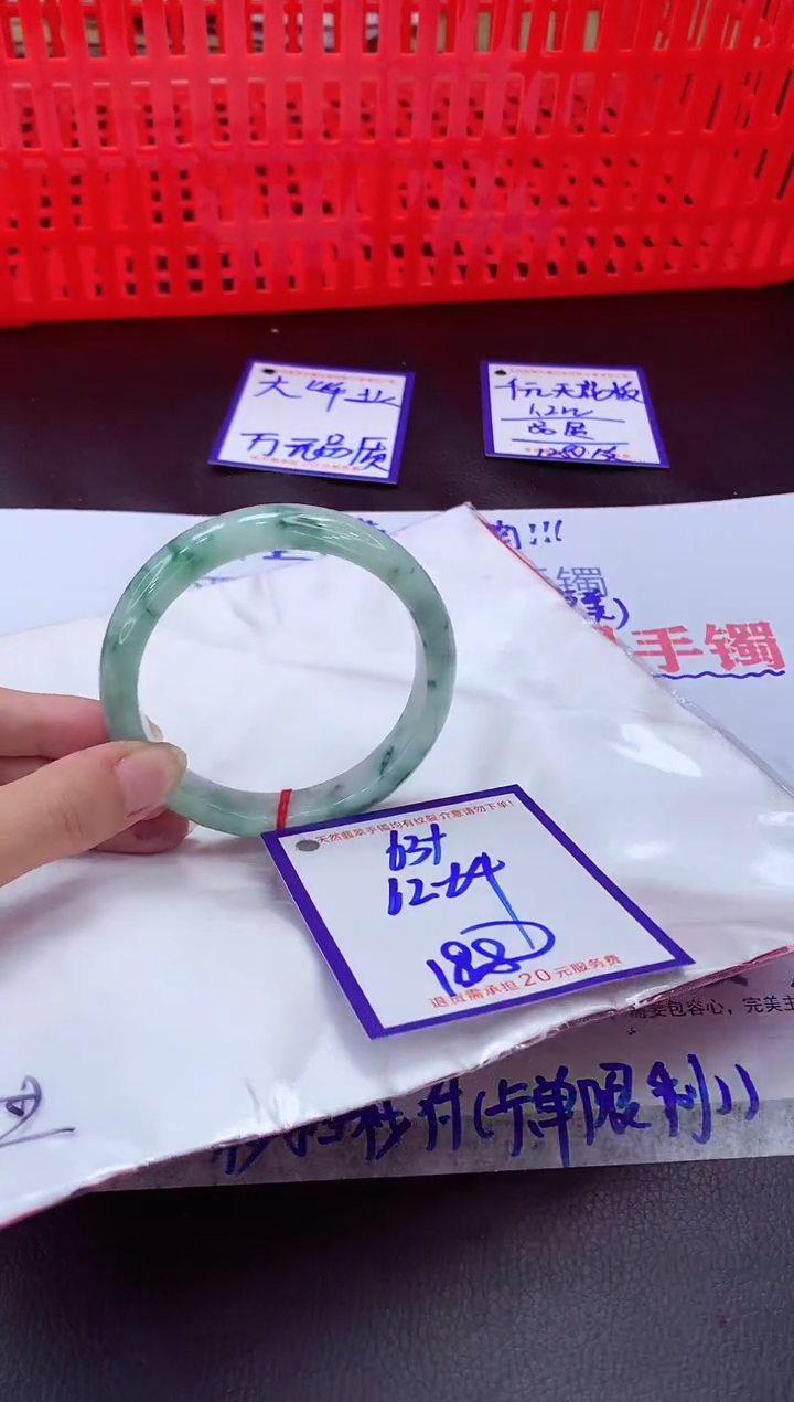 未镶嵌手镯翡翠快***?11111111