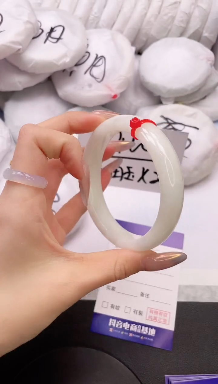 【闪购商品】和田玉手镯未镶嵌14K185-62