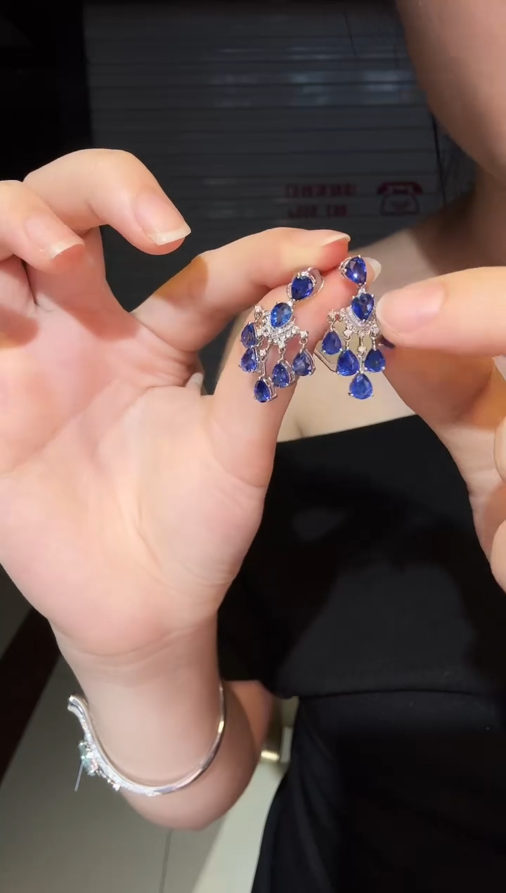 耳饰蓝宝石18K金镶嵌6.00ct