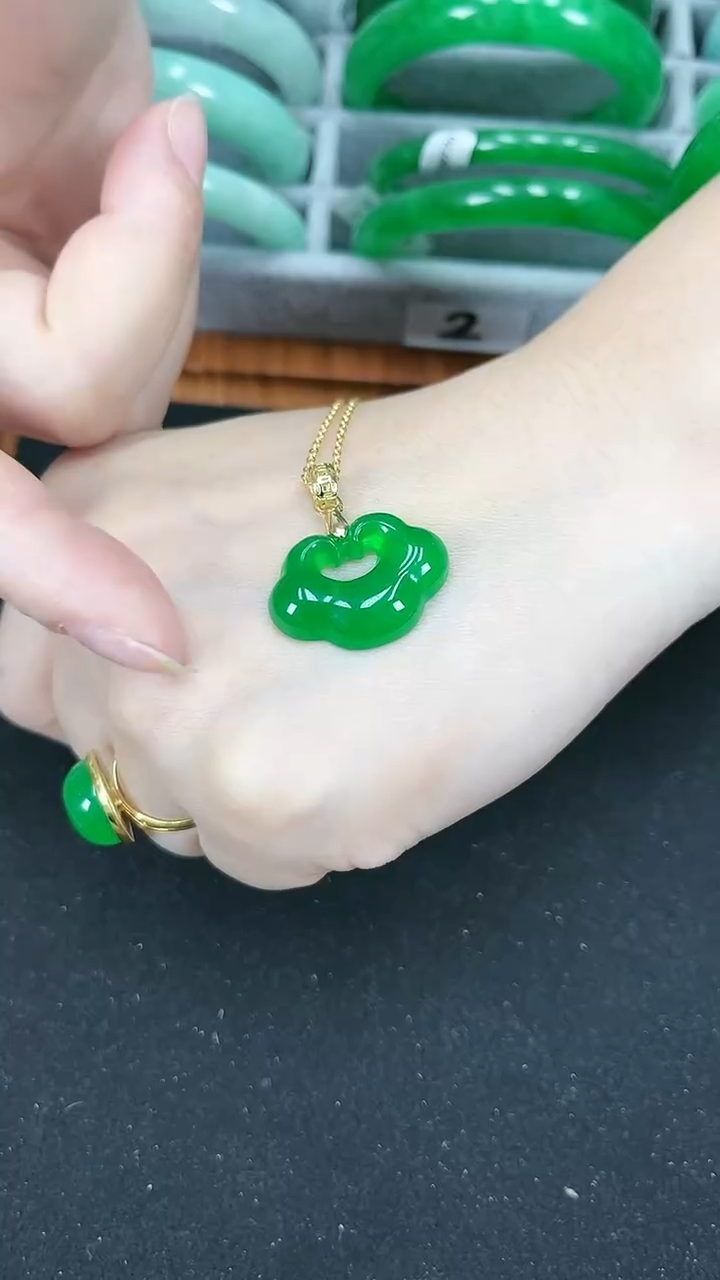 【闪购商品】翡翠戒指未镶嵌s64 正阳绿如意吊坠