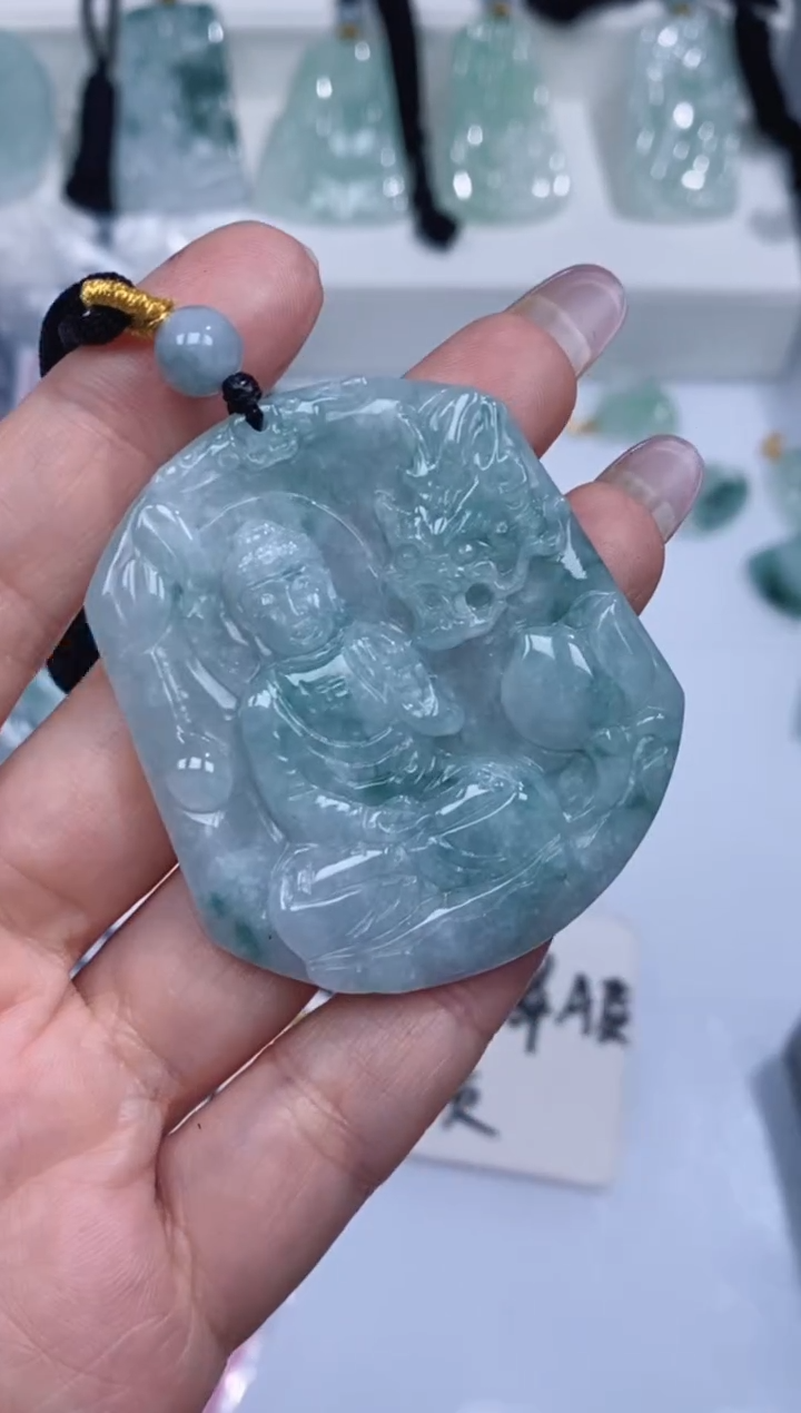 颈饰未镶嵌翡翠吊坠