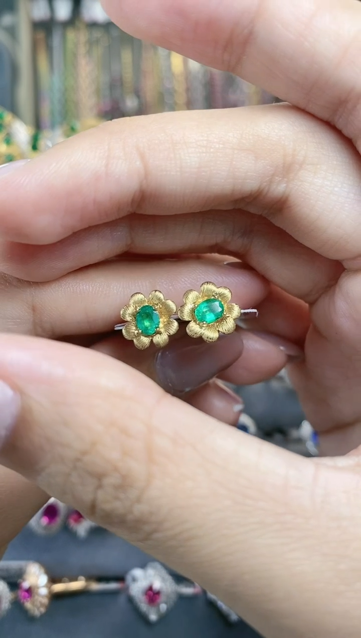 耳饰18K金镶嵌祖母绿·