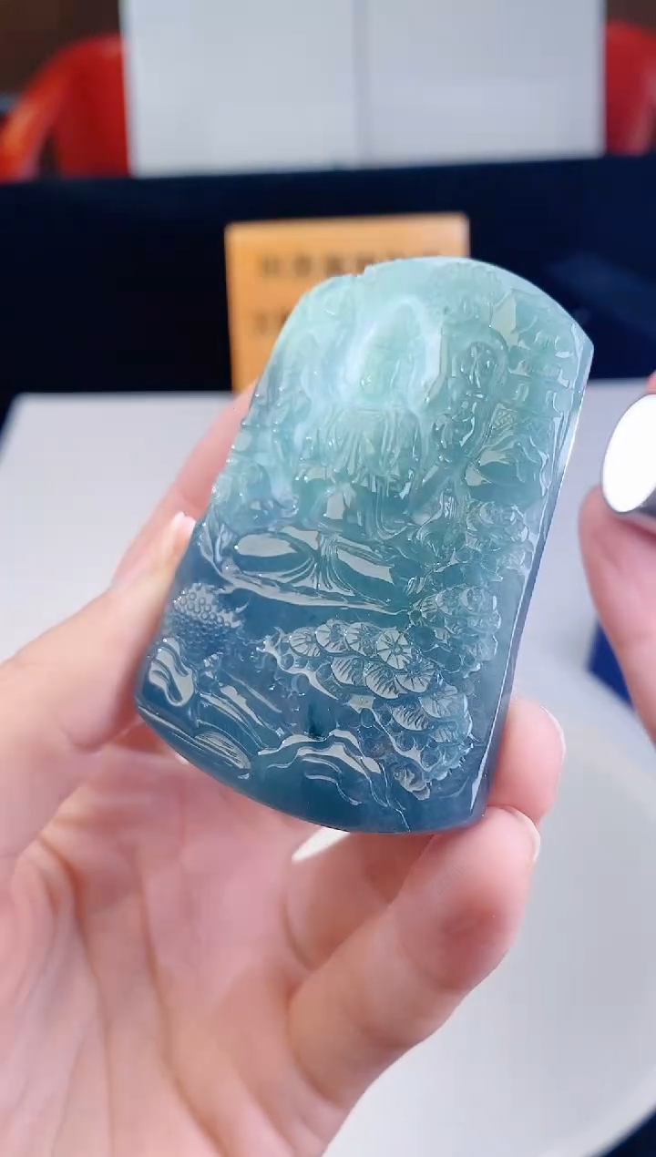 颈饰未镶嵌翡翠  