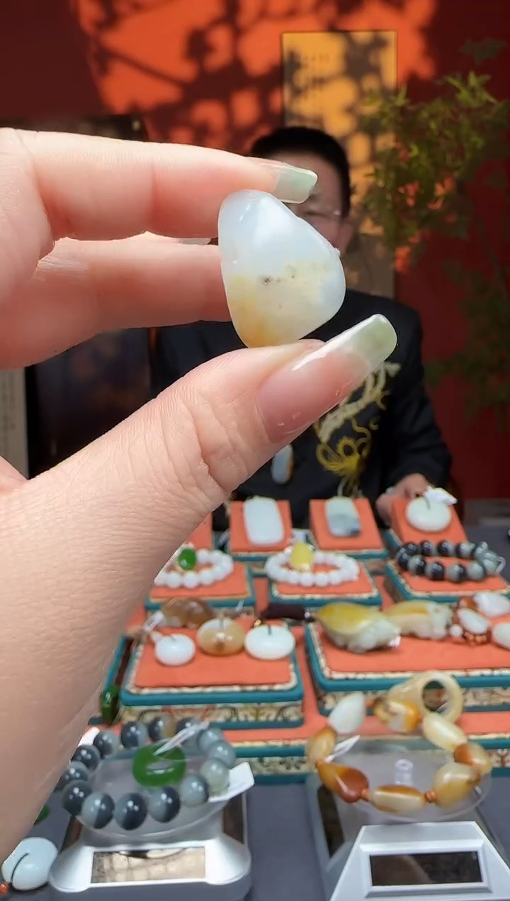 【闪购商品】和田玉吊坠未镶嵌吊坠10克