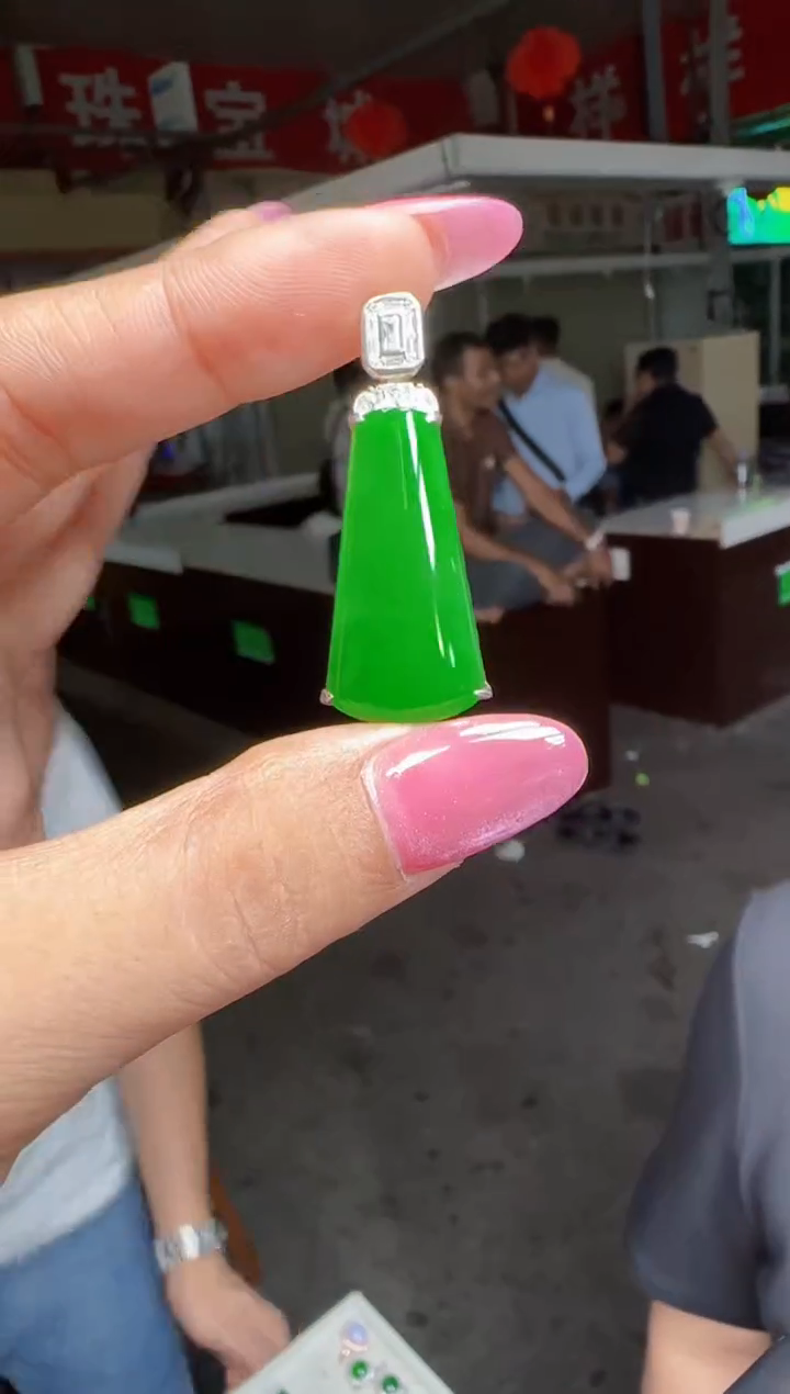定制翡翠未镶嵌翡翠吊坠131