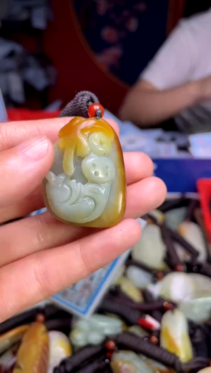和田玉未镶嵌颈饰1